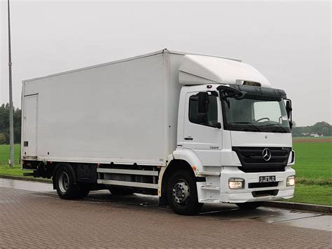 Obrázek unikátního Mercedes-Benz Axor 1824 Ruthmann s vyklápěcí plošinou na odtah
