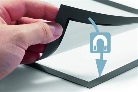 Ilustrace správného a nesprávného způsobu aplikace magnetické fólie na auto