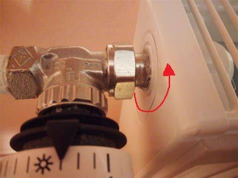Obrázek: uzavření ventilů a vypuštění radiátoru