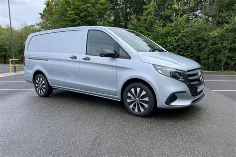 Infografika: Přehled verzí Mercedes Vito s důrazem na sedačky a konfigurace