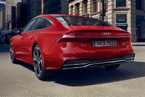 Logo a zadní část Audi A7 Sportback s plně vyklápěným zavazadlovým víkem