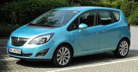Infografika: typy uchycení a tipy pro vedení kabeláže v Opel Meriva B