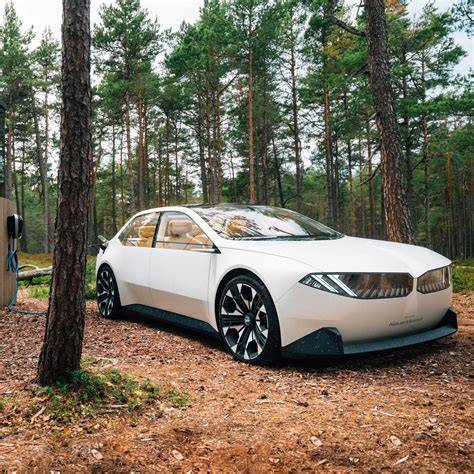 Schéma pohonu BMW Neue Klasse: elektromotor na zadní nápravě a řízení napájení
