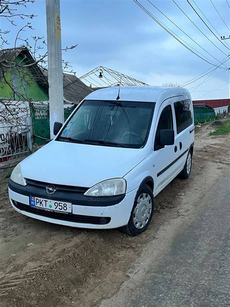 Integrování středového panelu do Opel Combo 2007 - vizuální ukázka
