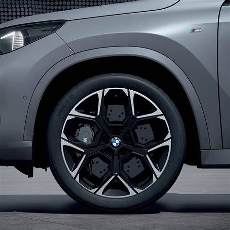 Infografika: Přehled dojezdových kol BMW a jejich rozměrů