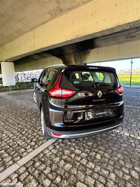Interiér Renault Grand Scénic s třetí řadou sedadel sklopenou