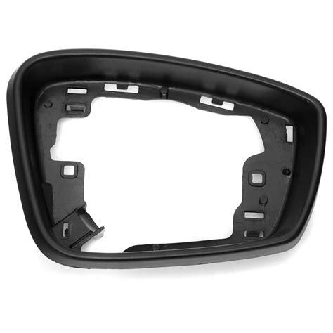 Detailní záběr na vycvaknutý rámeček zpětného zrcátka