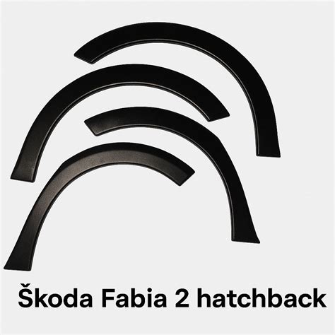 Infografika: Porovnání montáže plastových podběhů versus laminátových blatníků pro Škoda Fabia