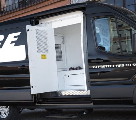 Ford Transit upravený pro převoz vězňů (Prisoner Transport Vehicle - PTV)