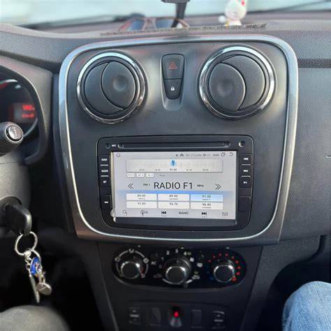 montaz_autoradia_sandero