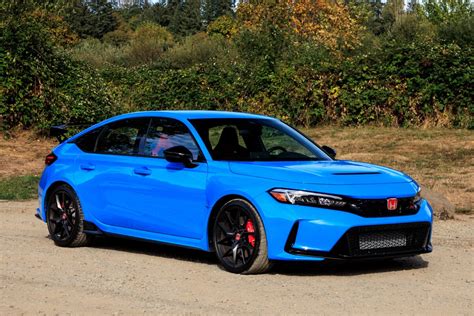 Honda Civic Type R s centrálně umístěnými výfukovými koncovkami