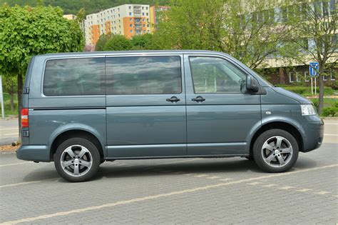 Graf srovnání nosnosti a objemu skladování mezi Trafic II a VW Transporter Long T5