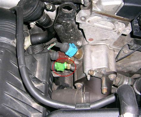 umístění snímače teploty chladicí kapaliny na motoru