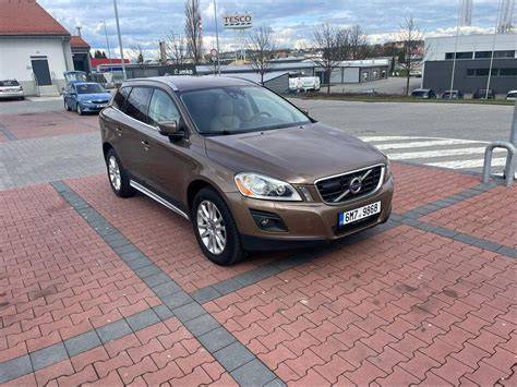 interiér Volvo XC70 tmavě hnědá sedadla