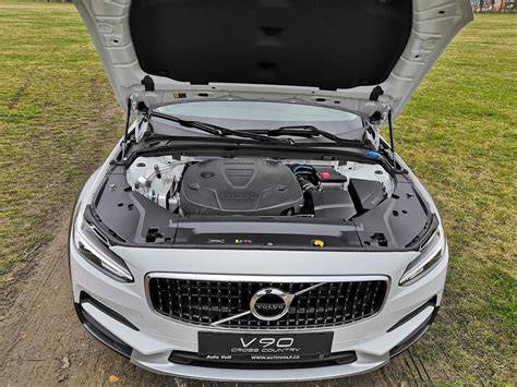motor pětiválec D5 Volvo pod kapotou