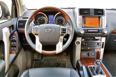 Interiér Toyoty Land Cruiser 120 s optitronovým podsvícením přístrojové desky
