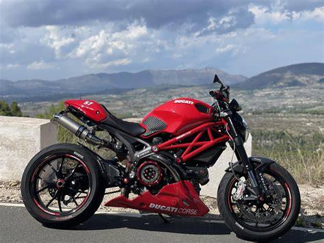 Infografika: Schéma výfukového systému SportLine MIVV pro Ducati Monster 796 ABS