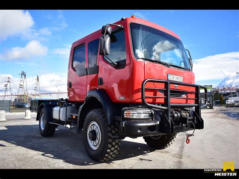 Infografika: Přehled verzí Renault Midlum 4x2 a 4x4, rozvor, délky a hmotnosti