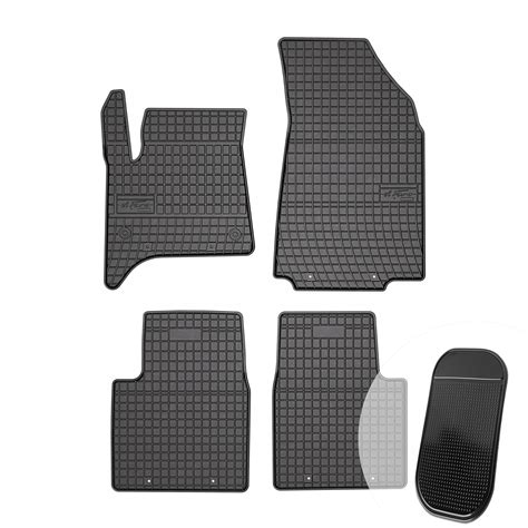 výběr gumových autokoberců s různými designy