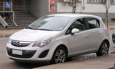 Infografika: Přehled možných závad nepravidelného chodu motoru Opel Corsa D