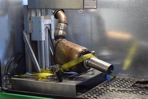 Detail kanálků DPF - porézní struktura