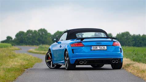 Obrázek_sportovního_výfuku_Audi_R8_4200_V8
