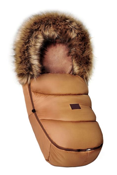 Ilustrační foto fusaku do autosedačky v různých barvách