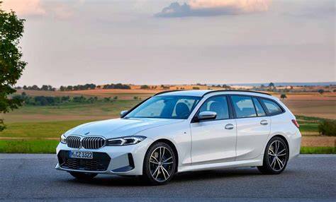 Infografika: Srovnání verzí BMW 320d xDrive Touring a dalších variant