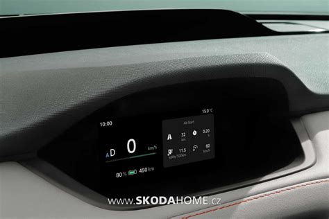 Interiér Škody Rapid s displejem infotainmentu