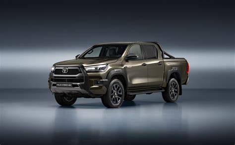 Fotografie nové generace Hilux s označením Invincible a terénní vzhled