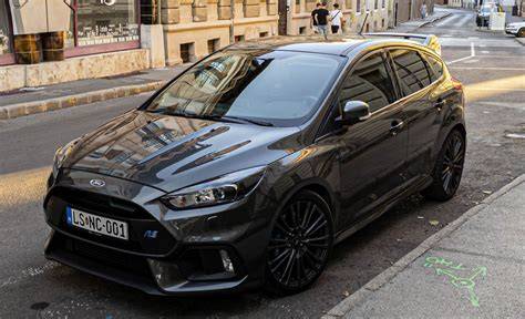 Obrázková ilustrace: Ford Focus III s nasazenými ABS lištami