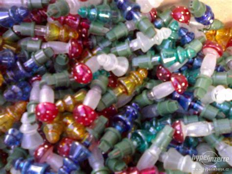 Ukázka různých barevných provedení vánočních světelných řetězů typu Felicia