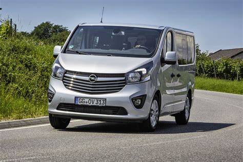 Infografika: Porovnání cen a verzí Opel Vivaro Kombi
