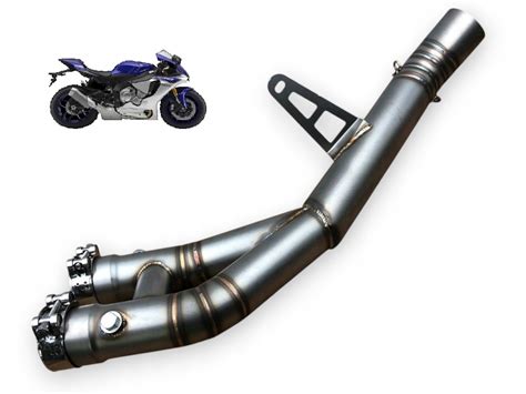 Ilustrační foto sportovního výfuku pro automobil