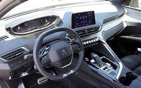 Interiér a palubní deska Peugeot 3008