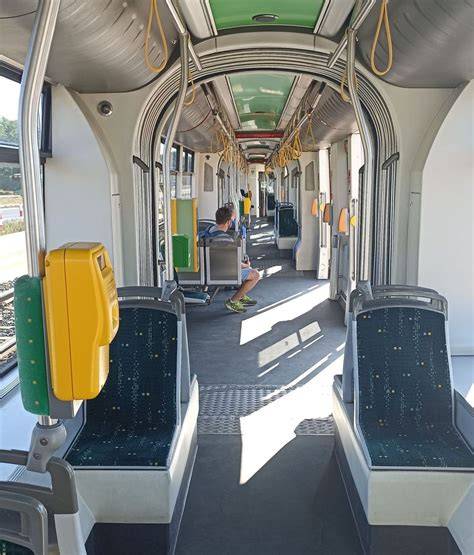 tramka nízkopodlažní layout a interiér